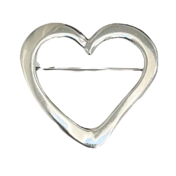 VINTAGE STERLING SILVER OPEN HEART BROOCH - Picture 7 of 15